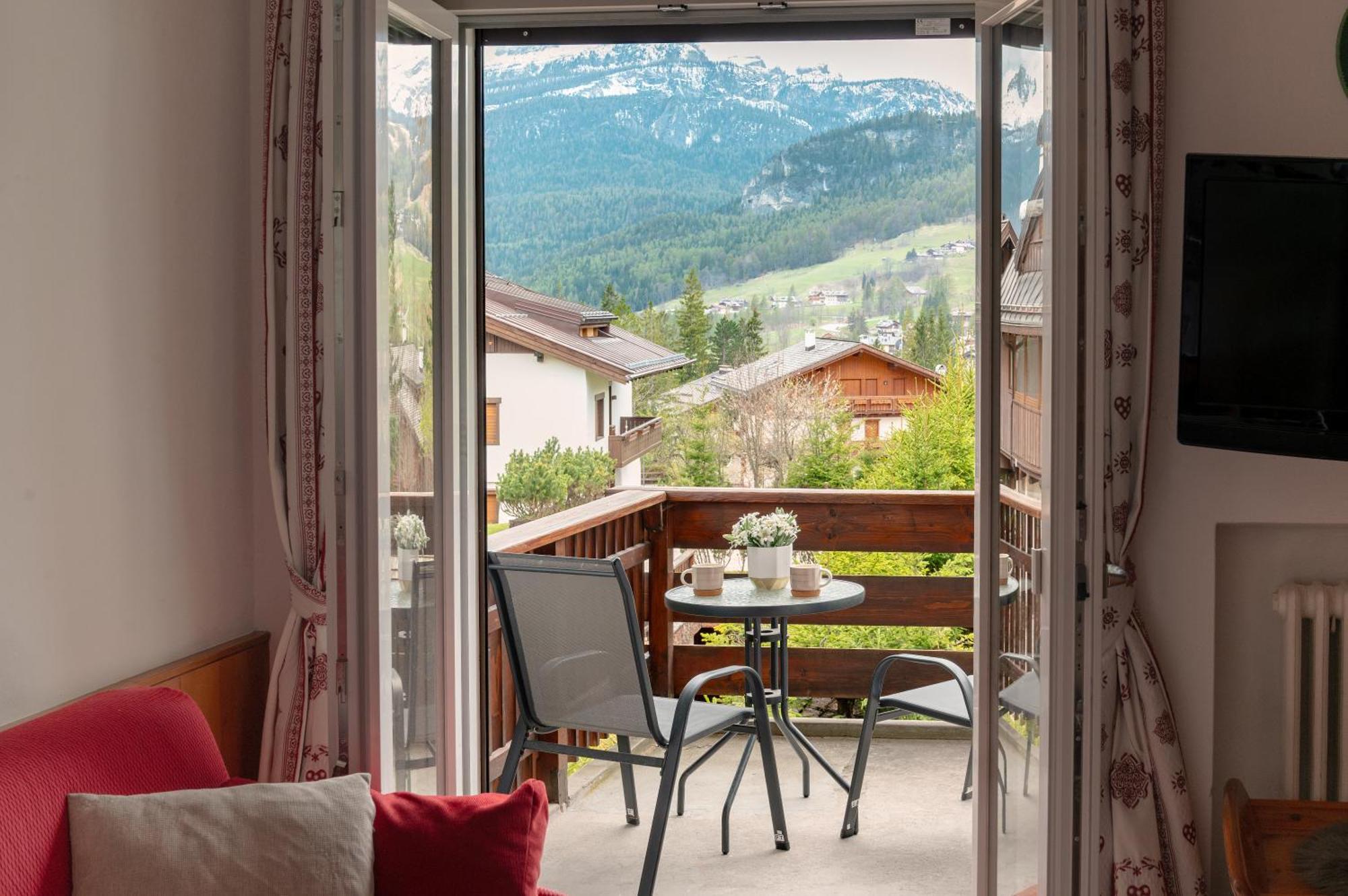 Cortina-House Lägenhet Cortina dʼAmpezzo Exteriör bild
