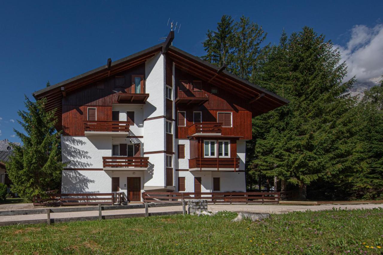 Cortina-House Lägenhet Cortina dʼAmpezzo Exteriör bild