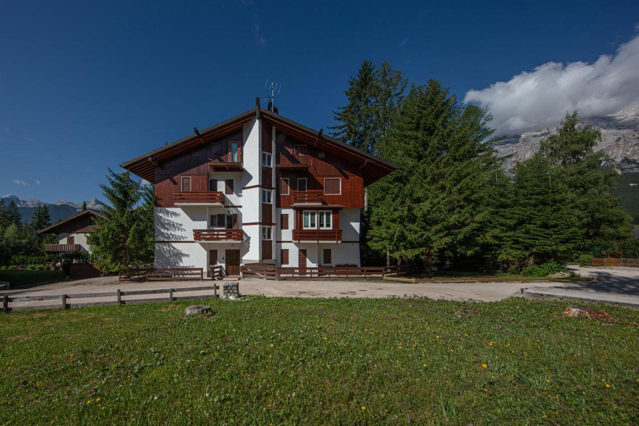 Cortina-House Lägenhet Cortina dʼAmpezzo Exteriör bild