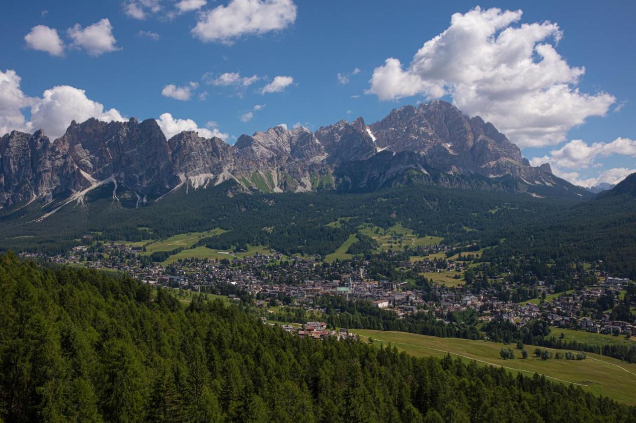 Cortina-House Lägenhet Cortina dʼAmpezzo Exteriör bild