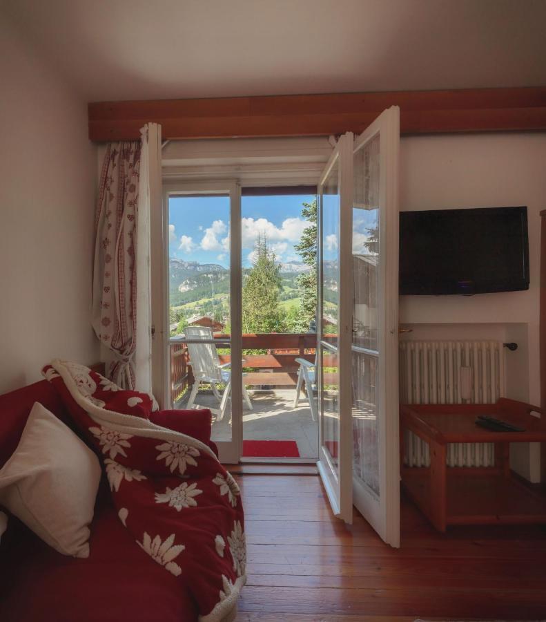 Cortina-House Lägenhet Cortina dʼAmpezzo Exteriör bild